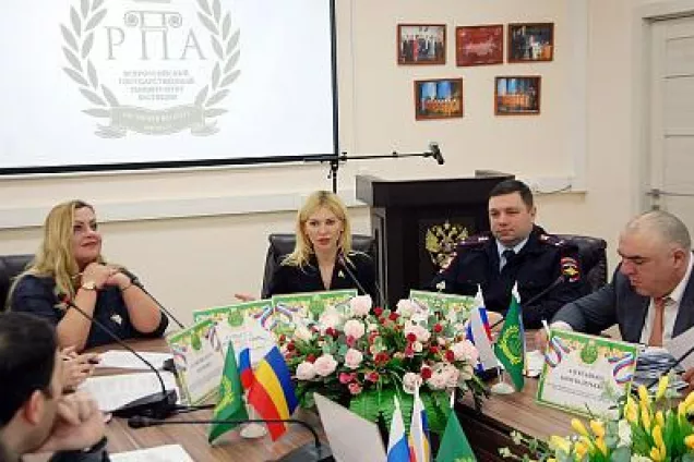 Екатерина Стенякина приняла участие в обсуждении проблемы  распространения и употребления никотинсодержащих смесей