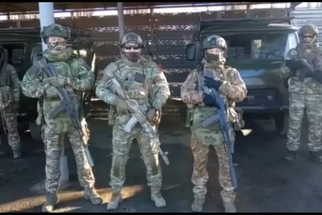 Донские депутаты передали два автомобиля бойцам специальной военной операции в ЛНР