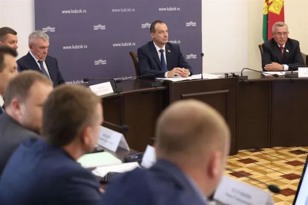 Депутаты Кубани обсудили вопросы патриотического  воспитания в казачьих кадетских корпусах края