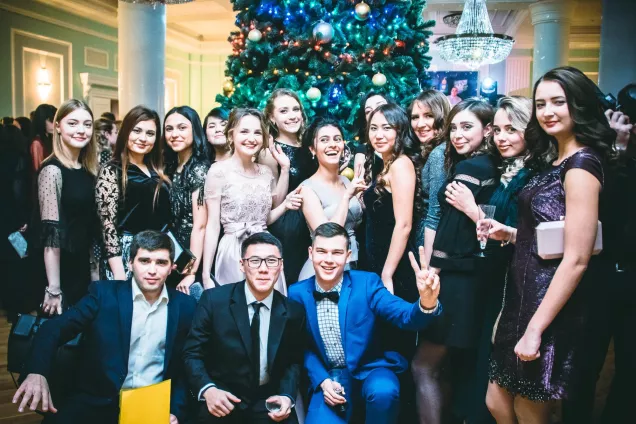 В Астрахани состоялся Губернаторский молодежный бал
