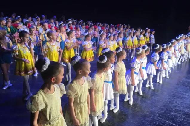 Татьяна Щербакова приветствовала участников отчетного концерта хореографического ансамбля «Калейдоскоп»