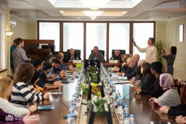 Парламентарии Крыма приняли участие в международном круглом столе «Историческая роль России в обретении и сохранении суверенитета других государств»