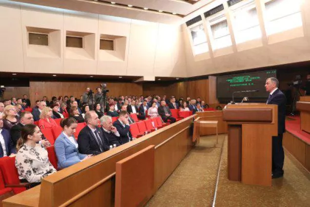 В.Константинов: С принятием изменений в Основной Закон мы получим новую Россию